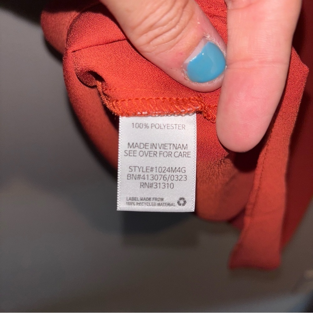 IN SAN Francisco NWT Terracotta V-Neck Women's Top - Picture 5 of 6